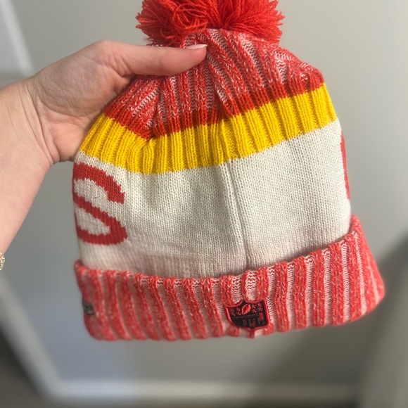 Kansas City Chiefs New Era NFL Cold Weather Knit Beanie with Pompom Unisex OSFM - Picture 3 of 5